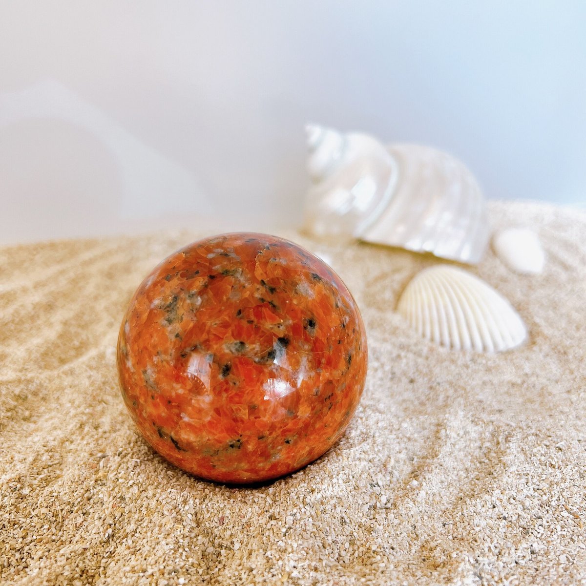 週末価格アパタイト&サンストーン&レピドライト共生　スフィア　マイカ部キラキラ レア☆大きな気泡と水☆アメジストスーパーセブン☆水入り水晶