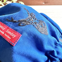 中型犬用スヌード|  ロイヤルブルーの鹿さん刺繍