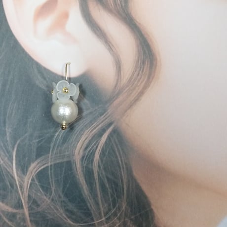 コットンパールのお花ピアス/イヤリング