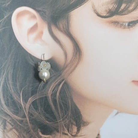 コットンパールのお花ピアス/イヤリング