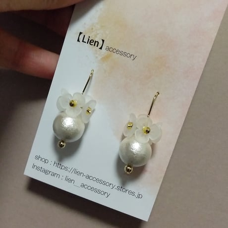 コットンパールのお花ピアス/イヤリング