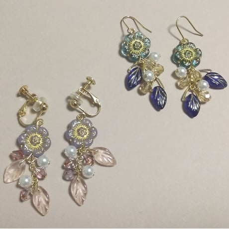 チェコビーズのお花ピアス/イヤリング
