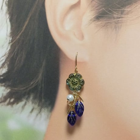 チェコビーズのお花ピアス/イヤリング