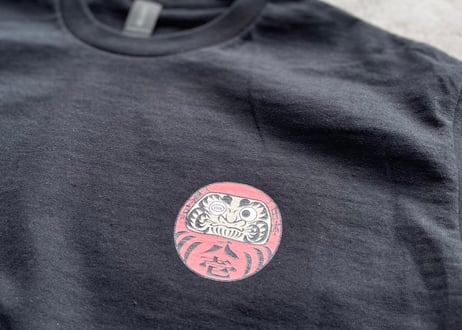 七転八起ロゴプリントT-shirt