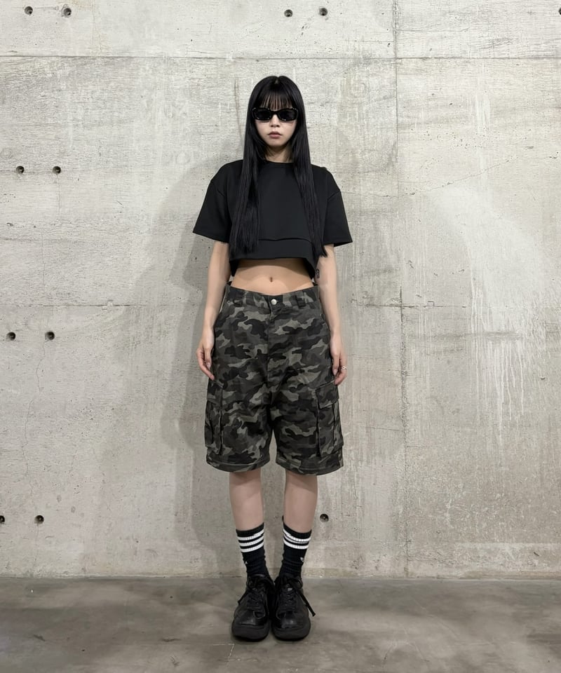embossed cropped tee | KISS THE CLUB