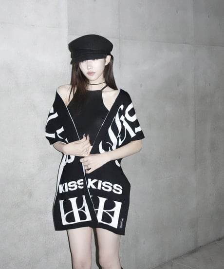 signature logo stole