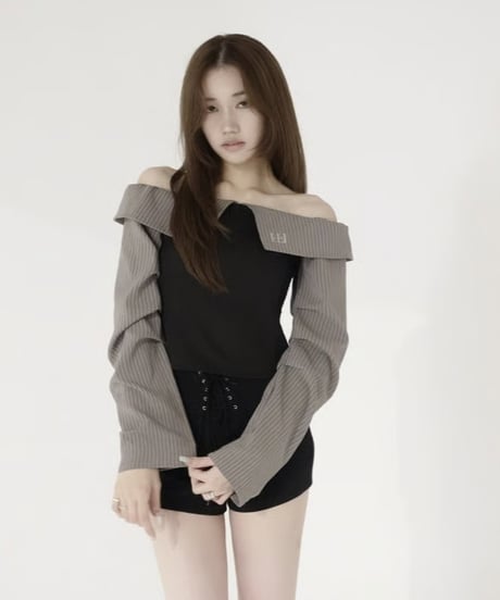 offshoulder curve shirt