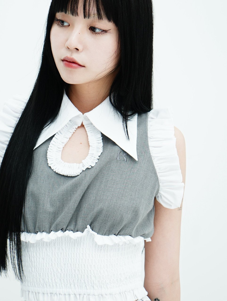 再入荷】bare frill tops | KISS THE CLUB