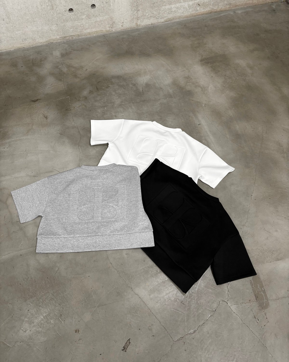 embossed cropped tee | KISS THE CLUB