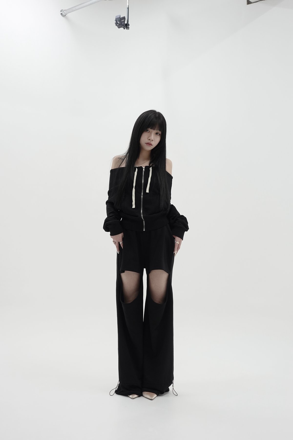 値下げ！！新品未使用 Kisstheclub offshoulder sweat offshoulder sweat | KISS THE CLUB