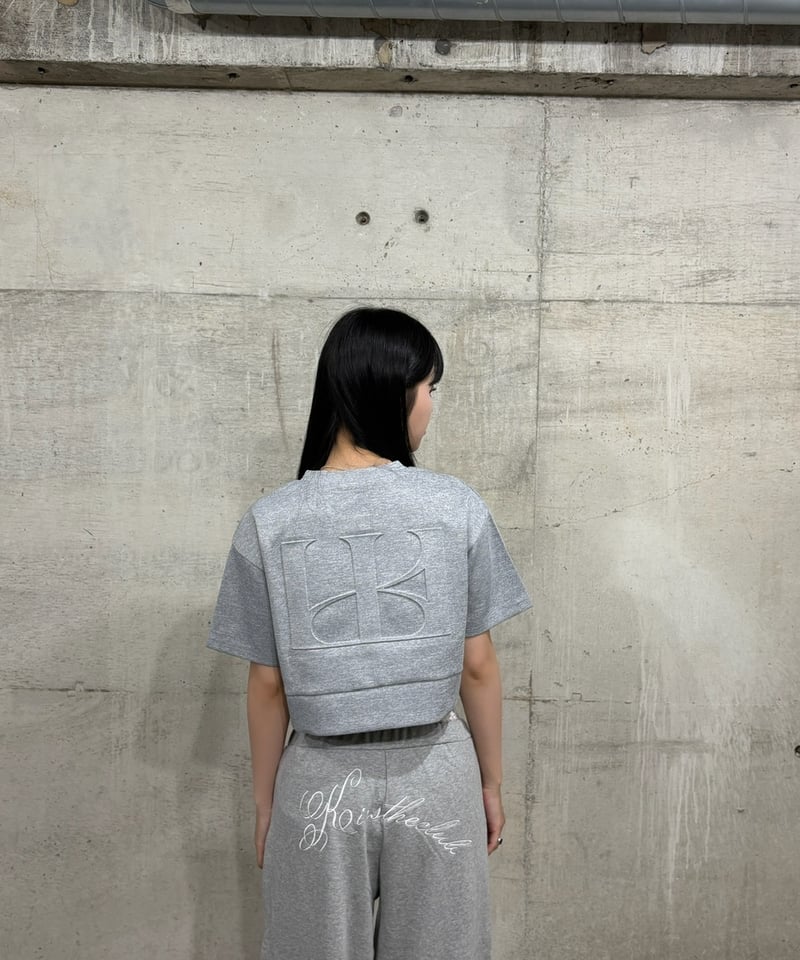 embossed cropped tee | KISS THE CLUB