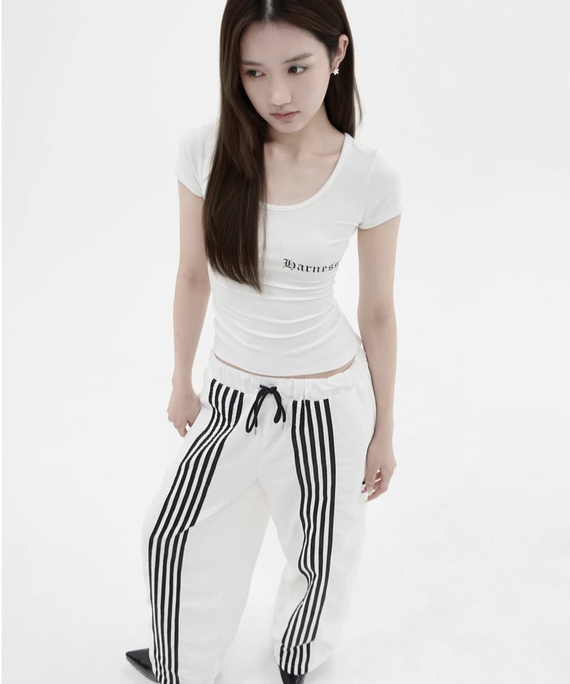 harness fitted short sleeve tee | KISS THE CLUB