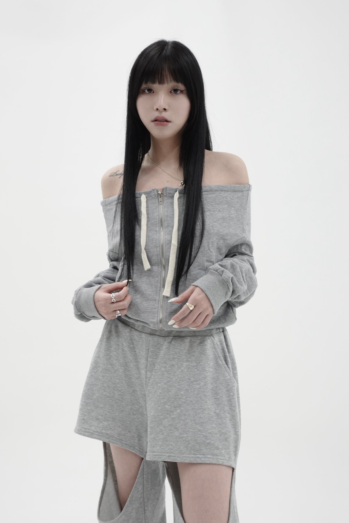 値下げ！！新品未使用 Kisstheclub offshoulder sweat offshoulder sweat | KISS THE CLUB