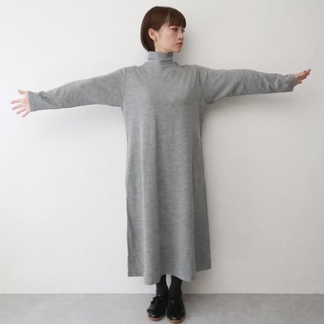 Sikuten ウールタートルネックワンピース