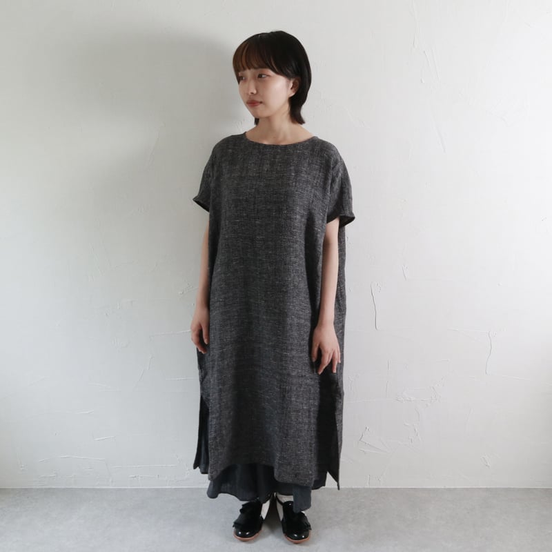 ANAYI　トリアセコンパクトラッフルスリット　ワンピース
40%OFF Sikuten リネンスリットワンピース | イロアセナイ