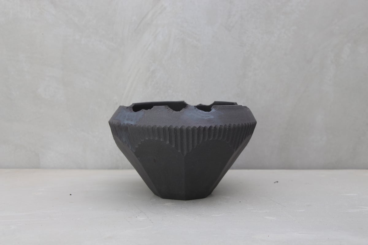 N/OH PORTOLANO ブラック　植木鉢 fit=scale-down,w=1200