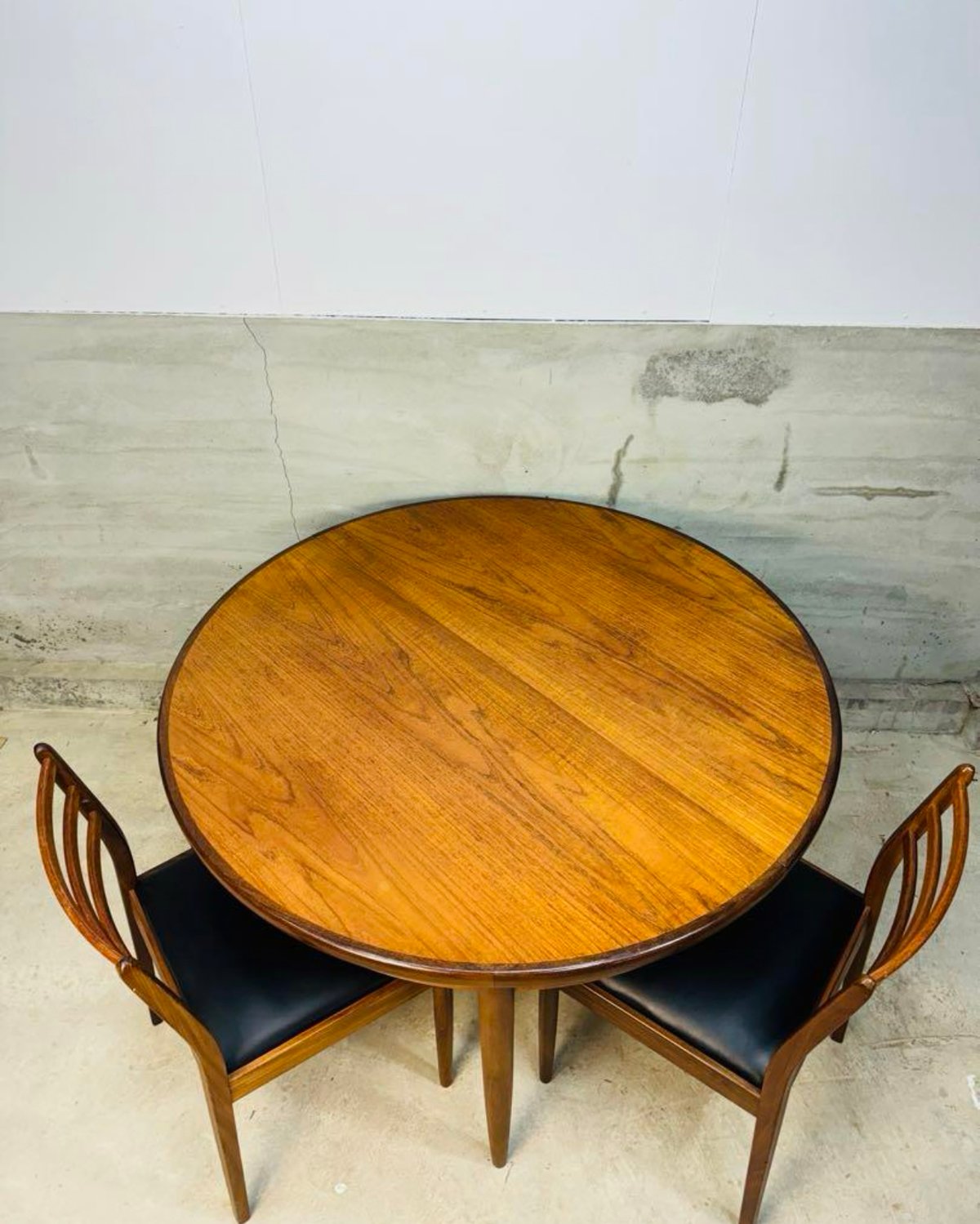 英国アンティークGPLANジープラン伸張式ラウンドダイニングテーブル87-134 英国アンティークGPLANジープラン伸張式ラウンドダイニング