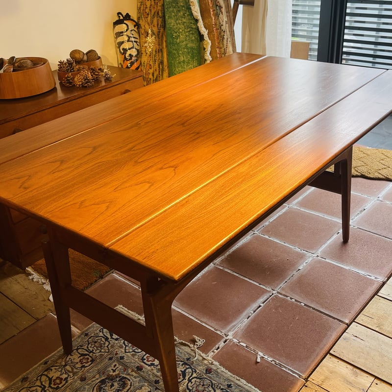 Kai Kristiansen(カイ・クリスチャンセン)のエレベーターテーブル