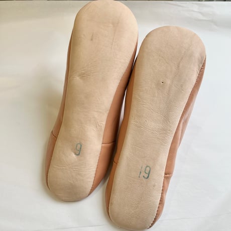 モロッコ レザーバブーシュ Ｌ２４.５cm 薄橙色