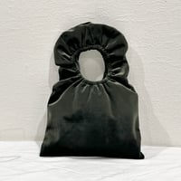ベロアとフリルのコンパクトバッグ