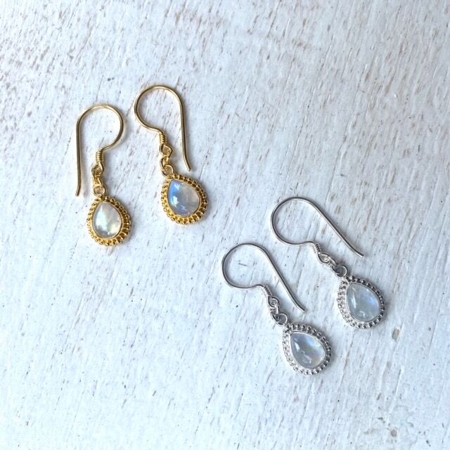 ピアスチャーム レインボームーンストーン　メレダイヤ　プラチナ ピアスチャーム レインボームーンストーン　メレダイヤ　プラチナ