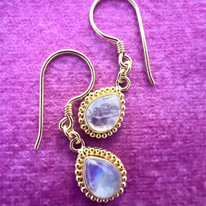 レインボームーンストーンピアス✨ | N'anaunivers.