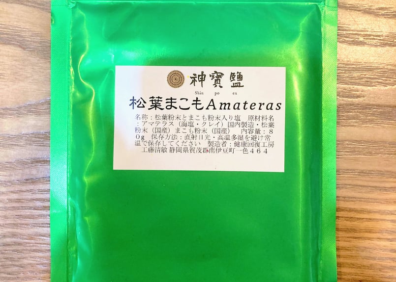 神宝塩 松葉まこもアマテラス 80g 国産アカマツ新芽・真菰・神宝塩配合