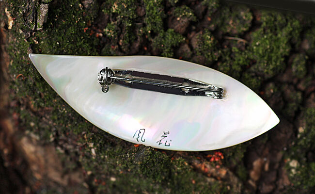 夜光貝蒔絵ブローチ BN-8 | 貝工房 かざはな