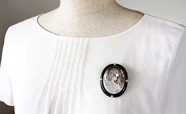 クロチョウ貝大ぶりブローチ　ブラックパールの母貝　大きめ　レトロ シルバー 真珠 パールフラワーブローチ シルバー 昭和レトロ 銀細工 和装