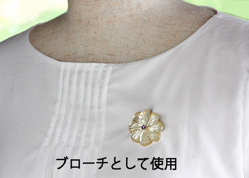 CHANEL ブローチ単品　白蝶貝花型ブローチ CHANEL ブローチ単品 白蝶貝花型ブローチ CHANEL ブローチ単品
