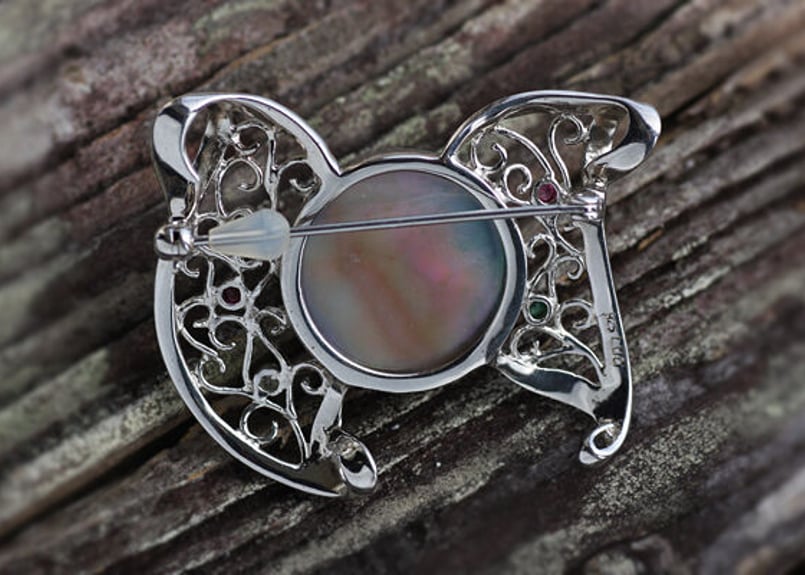 シルバー？マベパール母貝付きブローチ まべ貝ブローチ BN-11 | 貝工房 かざはな