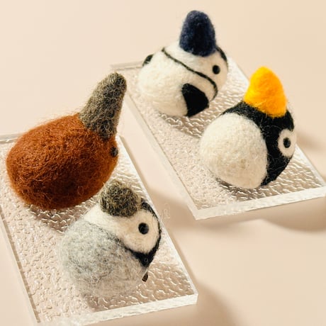 ペンギン羊毛フェルトブローチ