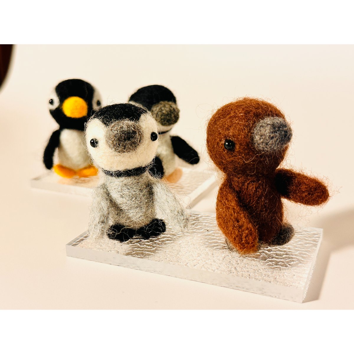 【お値下げ中！】ペンギンさんのチョコレートインテリア　羊毛フェルト ハマナカ ニードルフェルトでつくる コウペンちゃん | アク