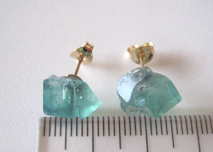 ロジャリーフローライト原石のピアス/蛍石/England Rogerly Mine ロジャリーフローライト原石のピアス/蛍石/England Rogerly Mine