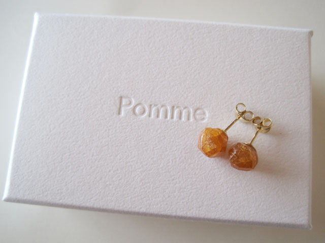 スペサルティンガーネットの原石ピアス／マンダリンガーネット