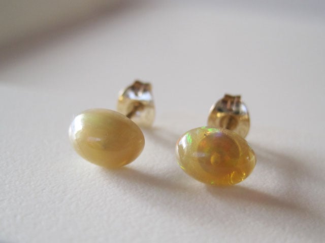 エチオピアンプレシャスオパールのピアス/ethiopia カボション 14kgf