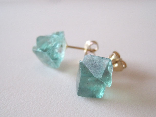 ロジャリーフローライト原石のピアス/蛍石/England Rogerly Mine 14kgf