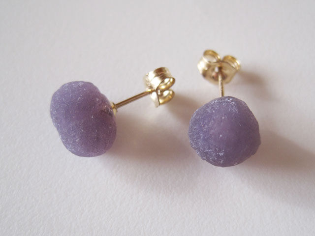 グレープカルセドニーの原石ピアス /Indonesia 14kgf | Pomme