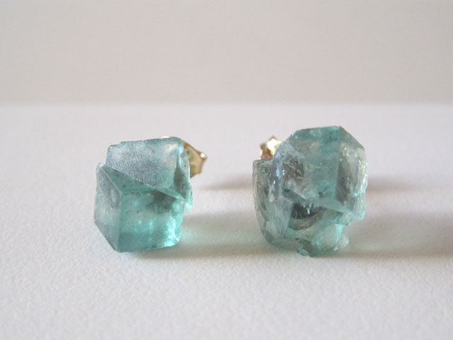 ロジャリーフローライト原石のピアス/蛍石/England Rogerly Mine 14kgf
