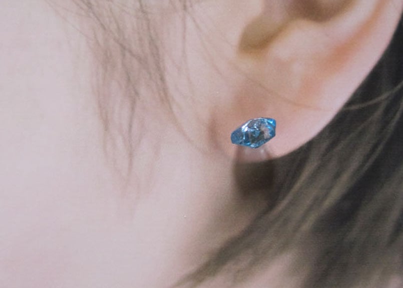 ブルージルコンの原石ピアス 14kgf | Pomme