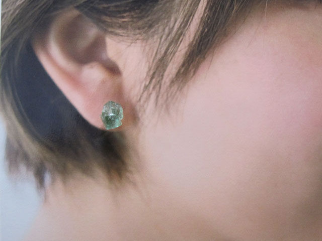 ロジャリーフローライト原石のピアス/蛍石/England Rogerly Mine 14kgf