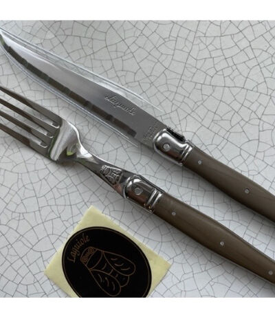 ライヨールLaguioleテーブルナイフとフォーク２本組みモカブラウン色ステーキナイフ1,5mm幅ステンレス蜂の紋章JeanDubost