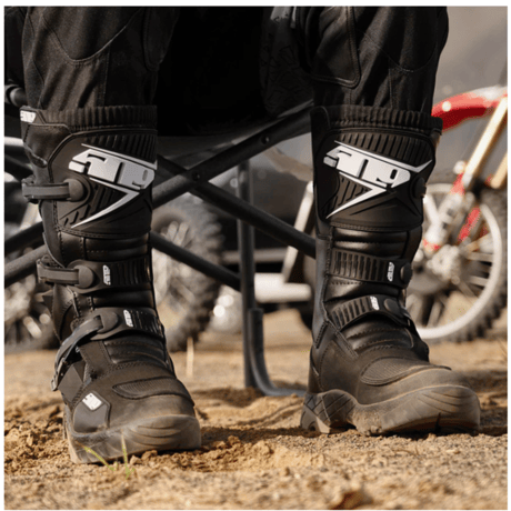 VELO RAID BOOTS<Stealth>