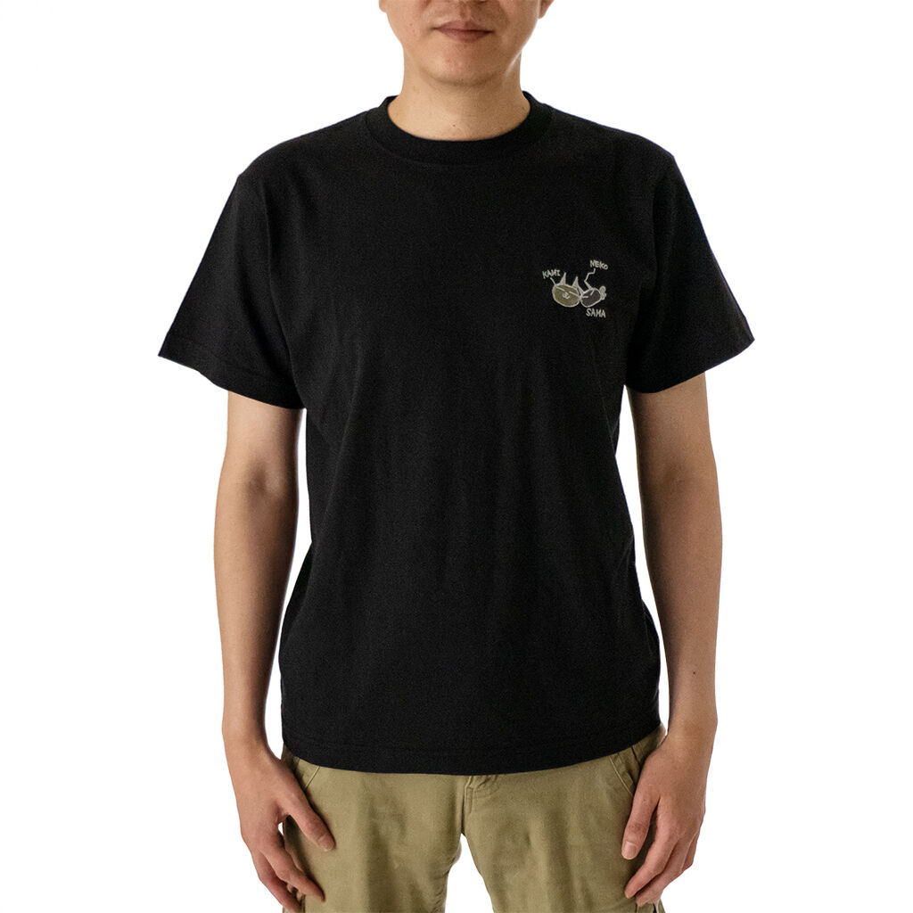 Tシャツ (ブラック) | サチコと神ねこ様 オフィシャルショップ Tシャツ (ブラック) | サチコと神ねこ様 オフィシャルショップ