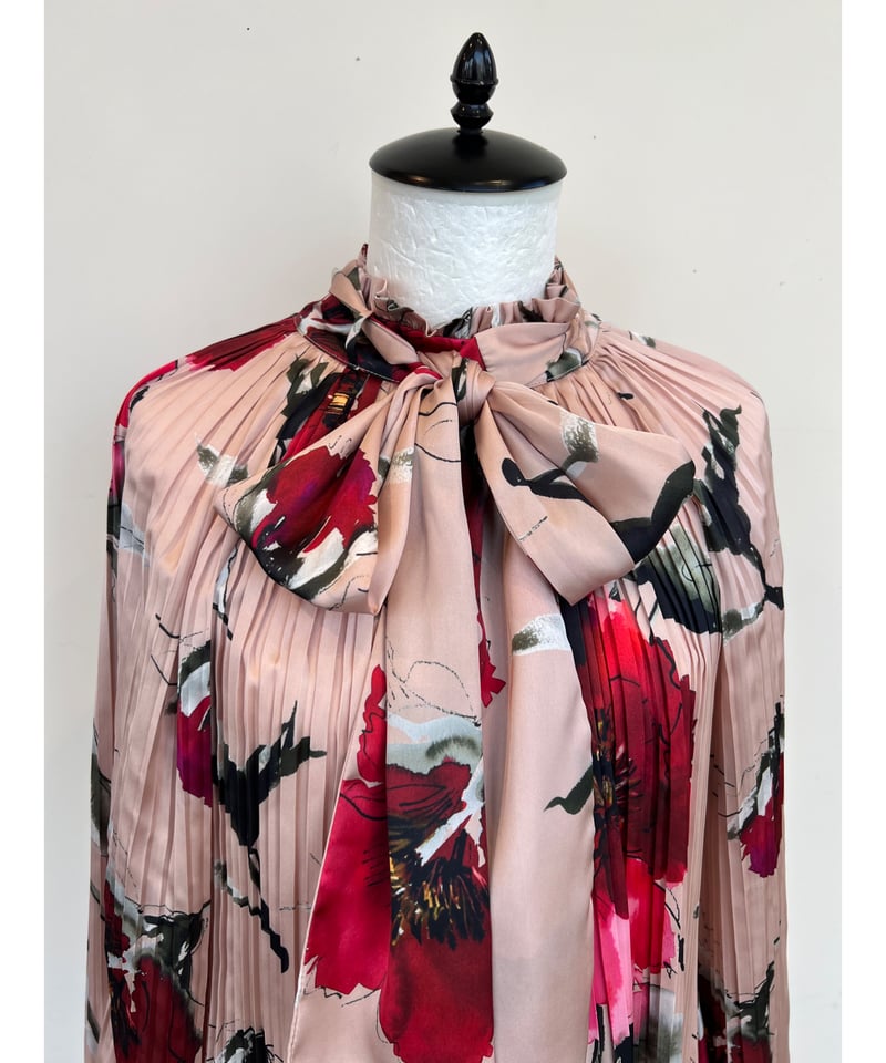 ダブルスタンダードクロージングSOVフラワープリントブラウスボウタイ Sov. / フラワープリントサテンボウタイブラウス TOPS Night