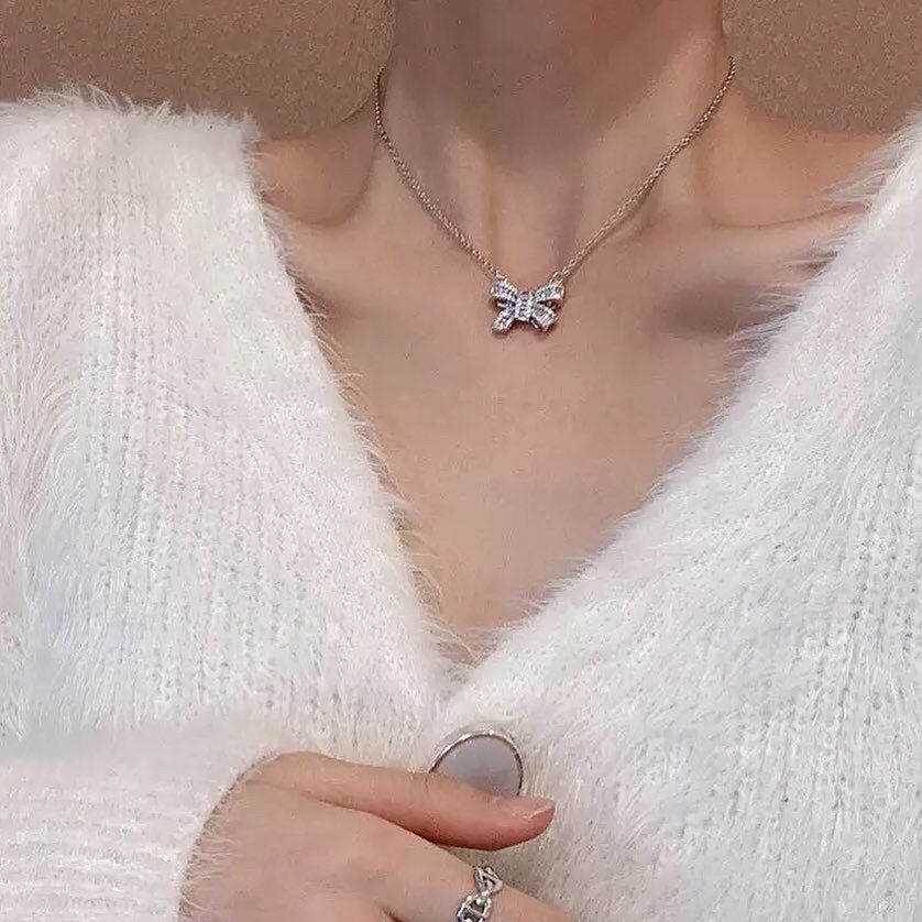 Pandora リボンモチーフ ネックレス Sparkling Bow Necklace
