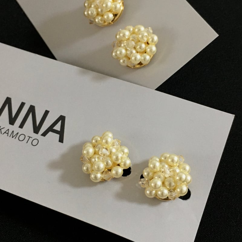 パール花モチーフイヤリング fit=scale-down,w=1200