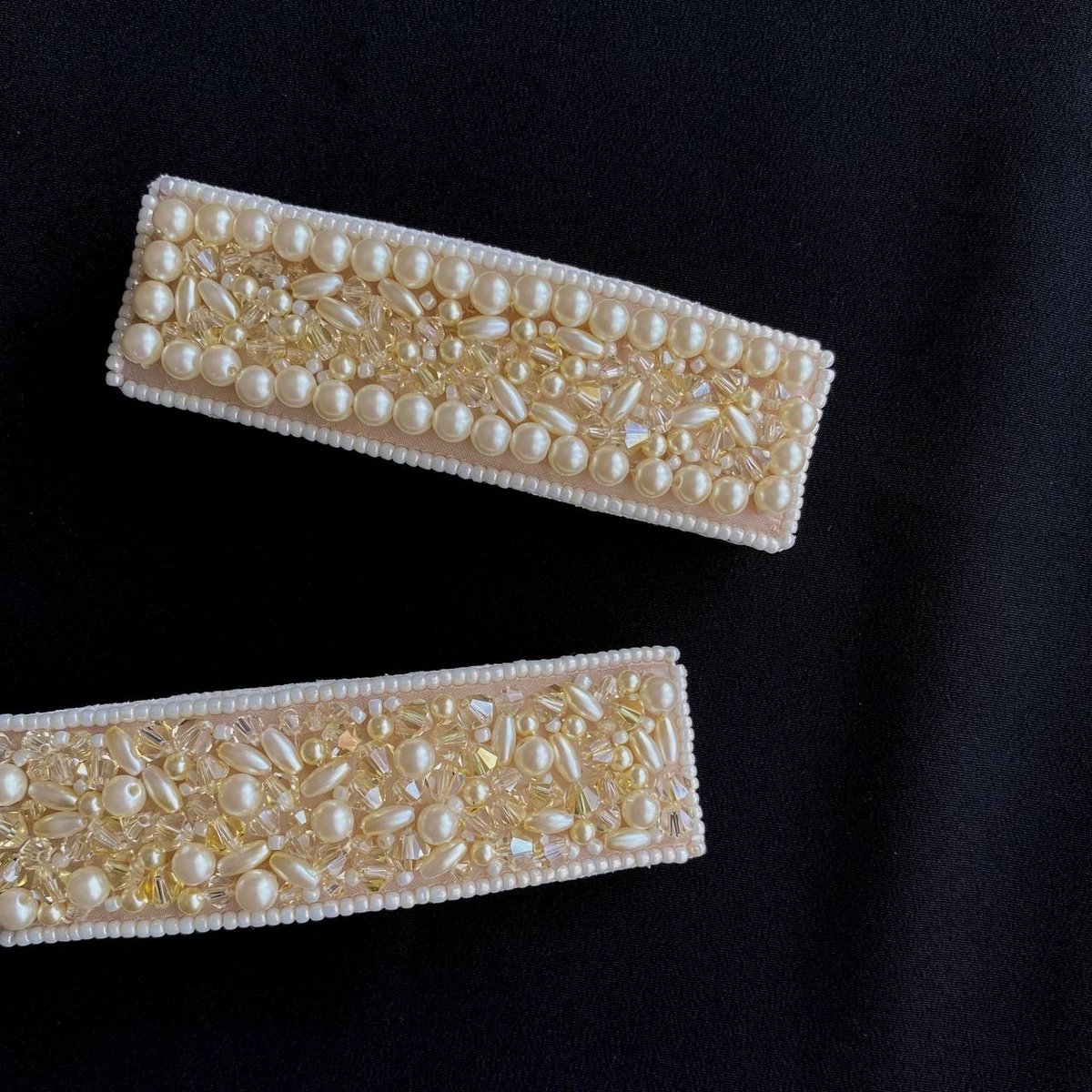 クリスタル刺繍バレッタ 大 ベージュ① | ANNA SAKAMOTO