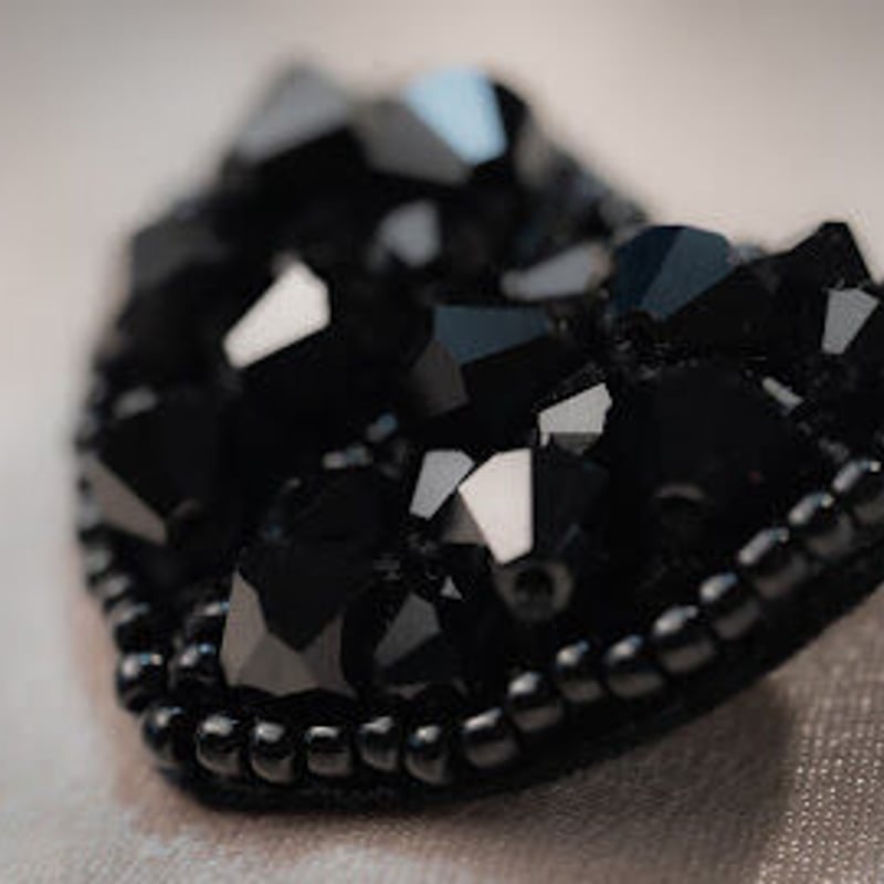 ピンクハウス　ハートブローチ　黒 小さなハートブローチ クリスタルブラック | ANNA SAKAMOTO