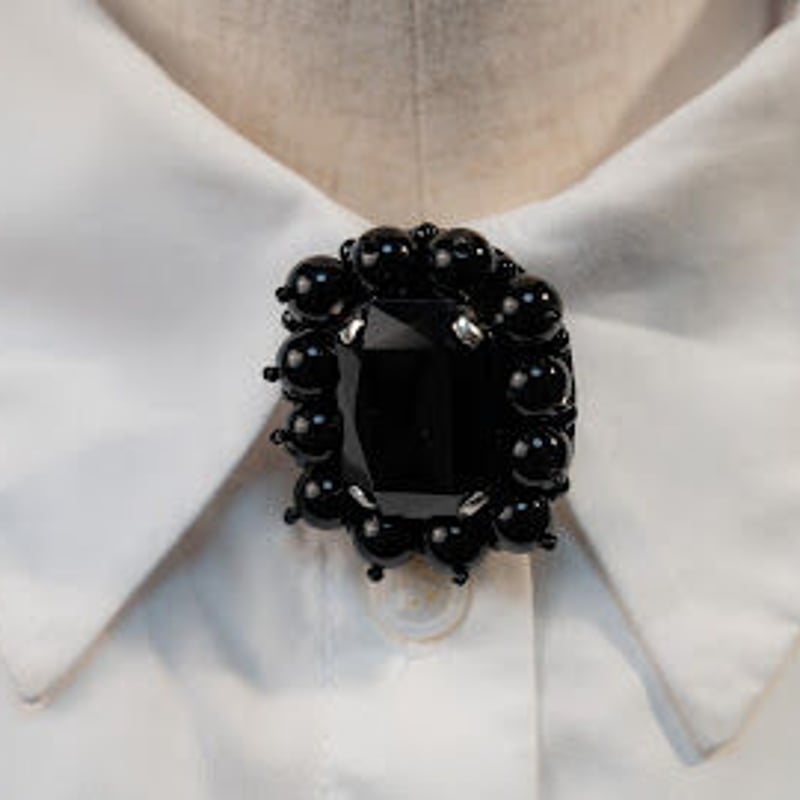 ブローチレトロ 四角 ブラック×ブラックパール | ANNA SAKAMOTO